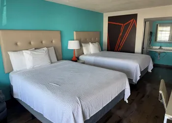 Howard Johnson by Wyndham Ft. Myers FL hotel thumbnail 3