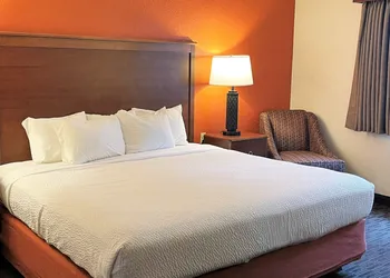 Quality Inn Petoskey hotel thumbnail 6