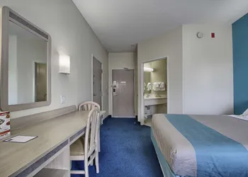 Motel 6 London, ON - Ontario hotel thumbnail 8