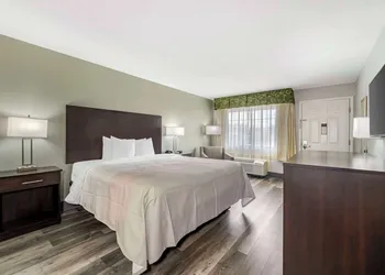 Quality Inn Siloam Springs West hotel thumbnail 8