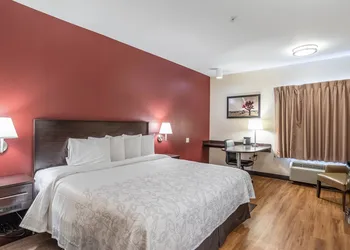 Red Roof Inn PLUS+ Austin South – Airport. hotel thumbnail 5