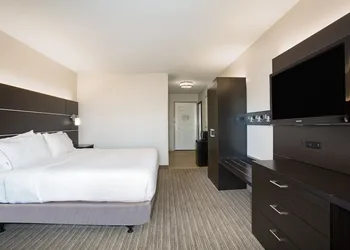 Holiday Inn Express Hotel & Suites Ft. Collins by IHG hotel thumbnail 7