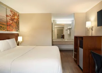 Days Inn by Wyndham Dillon hotel thumbnail 4