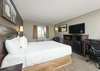 Canad Inns Destination Centre Club Regent Casino Hotel hotel thumbnail 7