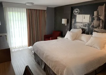 Super 8 by Wyndham Sturbridge hotel thumbnail 5
