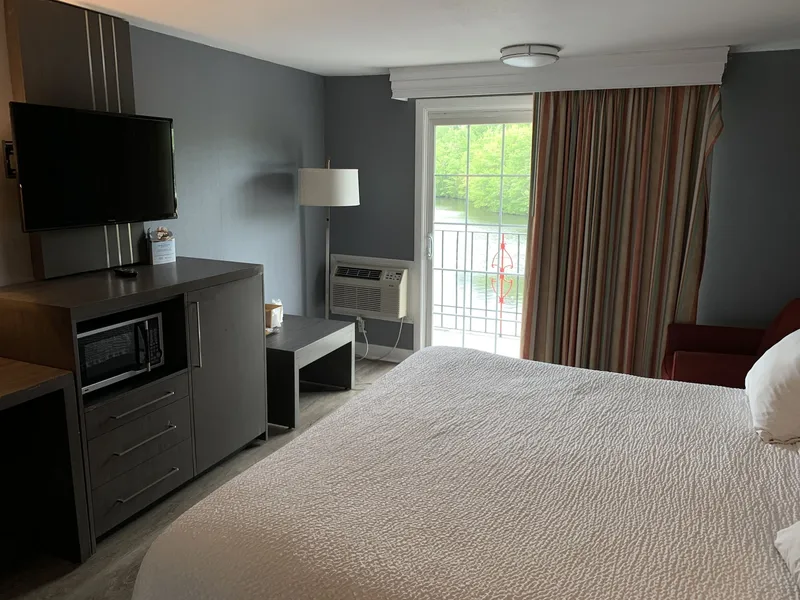 Super 8 by Wyndham Sturbridge hotel detail image 6