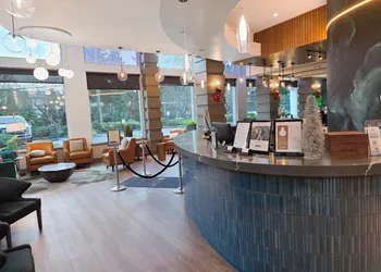 Sandman Signature Surrey-Guildford Suites hotel thumbnail 2