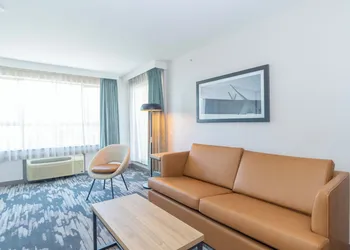 Sandman Signature Surrey-Guildford Suites hotel thumbnail 4