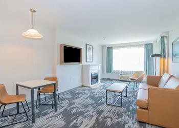 Sandman Signature Surrey-Guildford Suites hotel thumbnail 6