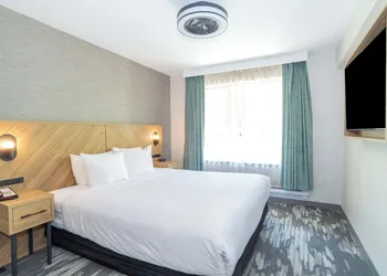 Sandman Signature Surrey-Guildford Suites hotel thumbnail 8