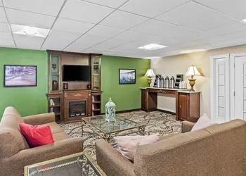 Rodeway Inn hotel thumbnail 2