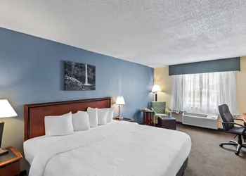 Rodeway Inn hotel thumbnail 4