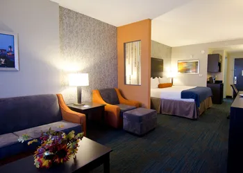 Holiday Inn Express Hotel & Suites Knoxville West -Papermill by IHG hotel thumbnail 3