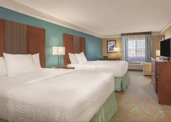 La Quinta Inn & Suites by Wyndham Elizabethtown hotel thumbnail 6