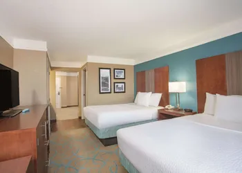 La Quinta Inn & Suites by Wyndham Elizabethtown hotel thumbnail 8