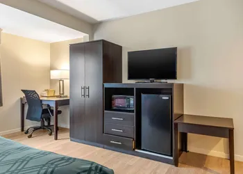 Quality Inn & Suites Lincoln I-93 hotel thumbnail 6