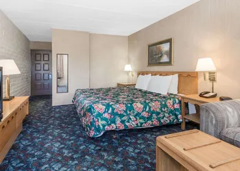 Knights Inn Dayton at Poe Ave hotel thumbnail 3