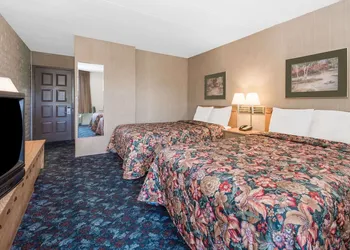 Knights Inn Dayton at Poe Ave hotel thumbnail 5
