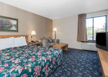 Knights Inn Dayton at Poe Ave hotel thumbnail 7