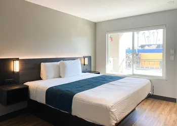 Studio 6 Suites – Stockton, CA – Waterfront hotel thumbnail 5