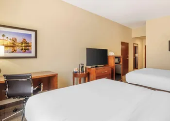 Comfort Inn & Suites Northeast - Gateway hotel thumbnail 7