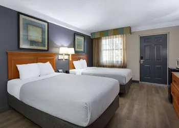 La Quinta Inn by Wyndham Pensacola hotel thumbnail 6