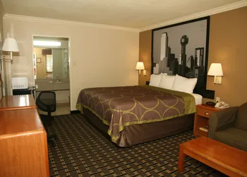 Super 8 by Wyndham Tyler TX hotel thumbnail 4