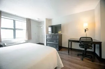 Extended Stay America Suites Tampa Airport N Westshore Blvd hotel thumbnail 8