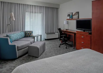 Courtyard by Marriott Jacksonville at Mayo Clinic Campus/Beaches hotel thumbnail 4