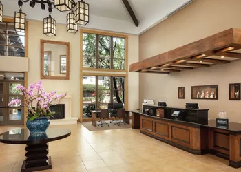 DoubleTree by Hilton Claremont hotel thumbnail 2