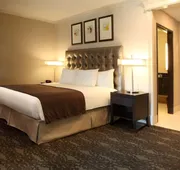DoubleTree by Hilton Claremont hotel detail image 5