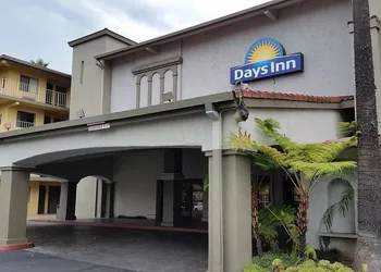 Days Inn by Wyndham Buena Park hotel thumbnail 2