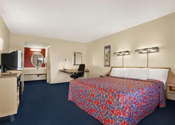 Days Inn by Wyndham Buena Park hotel thumbnail 6