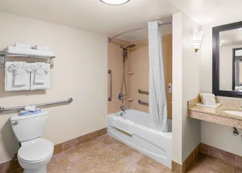 Comfort Suites Vacaville-Napa Valley Area hotel thumbnail 5