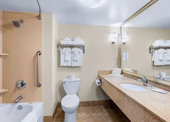 Comfort Suites Vacaville-Napa Valley Area hotel thumbnail 6