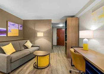 Comfort Suites Vacaville-Napa Valley Area hotel thumbnail 8