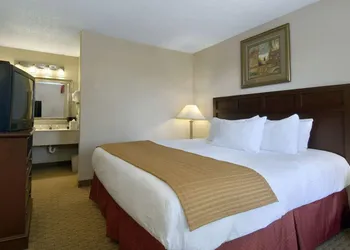 Baymont by Wyndham Mobile/ I-65 hotel thumbnail 6