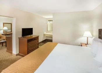 Baymont by Wyndham Mobile/ I-65 hotel thumbnail 8