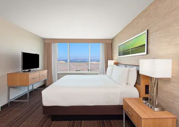 Holiday Inn Diamond Bar - Pomona by IHG hotel thumbnail 2