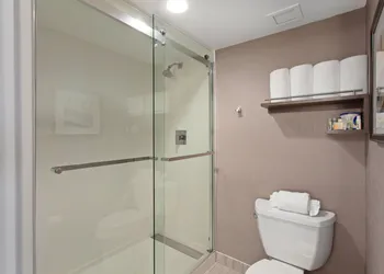 Holiday Inn Diamond Bar - Pomona by IHG hotel thumbnail 8