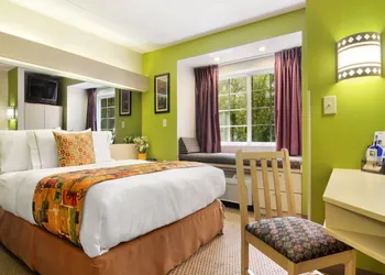 Hometown Inn & Suites Jacksonville - Butler Blvd./Southpoint hotel thumbnail 3