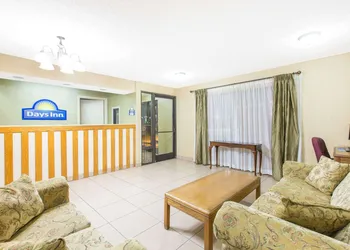 Days Inn by Wyndham Ripley hotel thumbnail 2