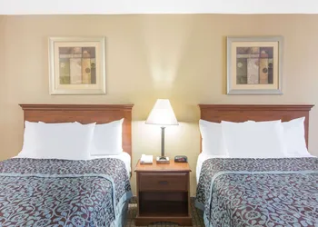 Days Inn by Wyndham Ripley hotel thumbnail 5