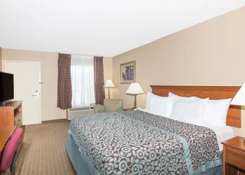 Days Inn by Wyndham Ripley hotel thumbnail 6