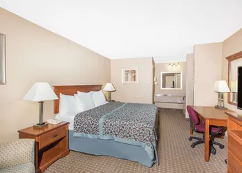 Days Inn by Wyndham Ripley hotel thumbnail 8