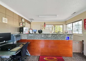 Econo Lodge Woodland near I-5 hotel thumbnail 2