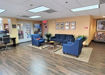 Comfort Inn & Suites Near Universal - N. Hollywood - Burbank hotel thumbnail 2