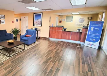 Comfort Inn & Suites Near Universal - N. Hollywood - Burbank hotel thumbnail 4