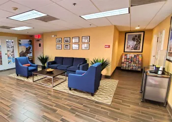Comfort Inn & Suites Near Universal - N. Hollywood - Burbank hotel thumbnail 5