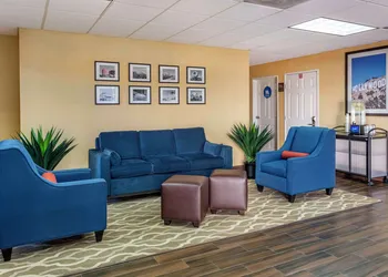 Comfort Inn & Suites Near Universal - N. Hollywood - Burbank hotel thumbnail 8